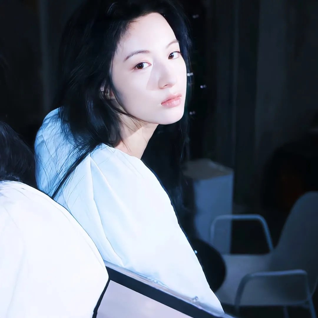 她房间里的云